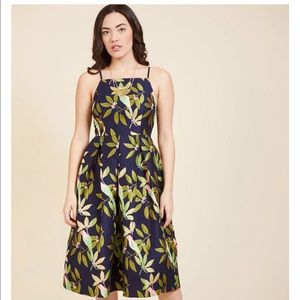 ✨Navy Fit & Flare Midi Tropical Print dress Sz S ✨